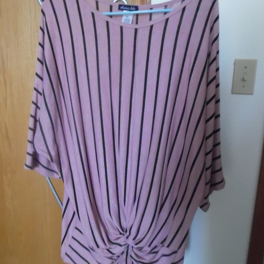 Olivia Blu/ knotted front top